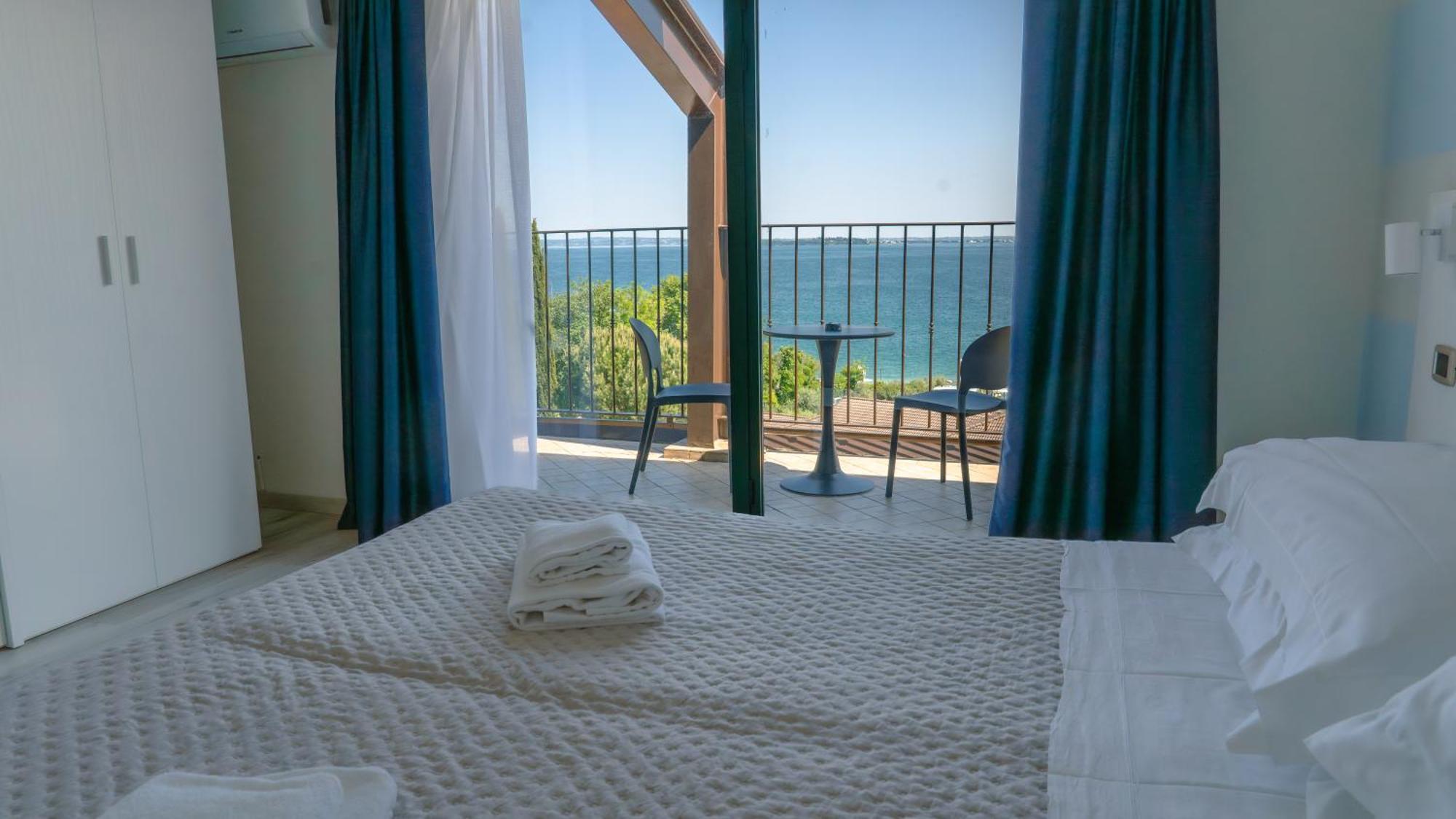 Ahg Riva Del Sole Hotel - Adults Only Moniga del Garda Ngoại thất bức ảnh
